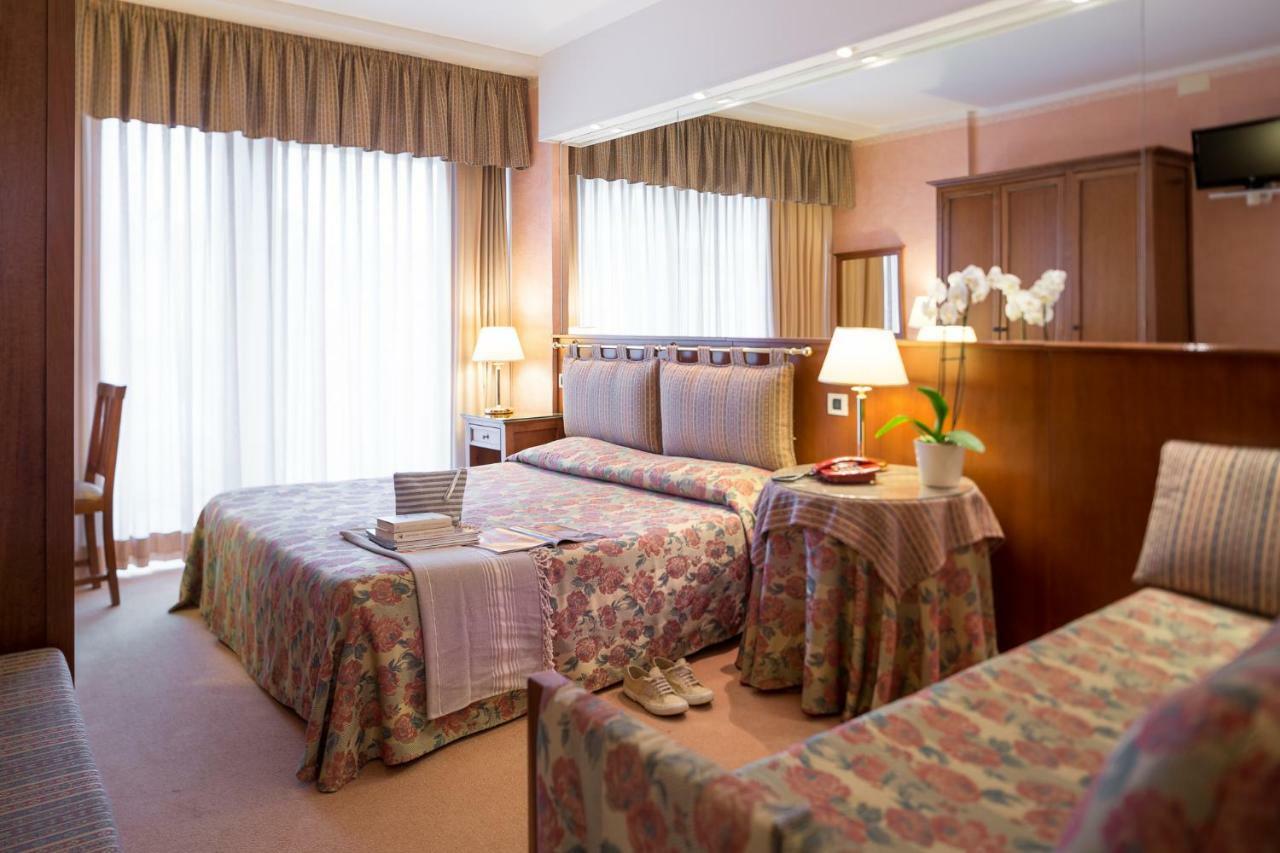 Hotel Astro Lignano Sabbiadoro Exterior photo